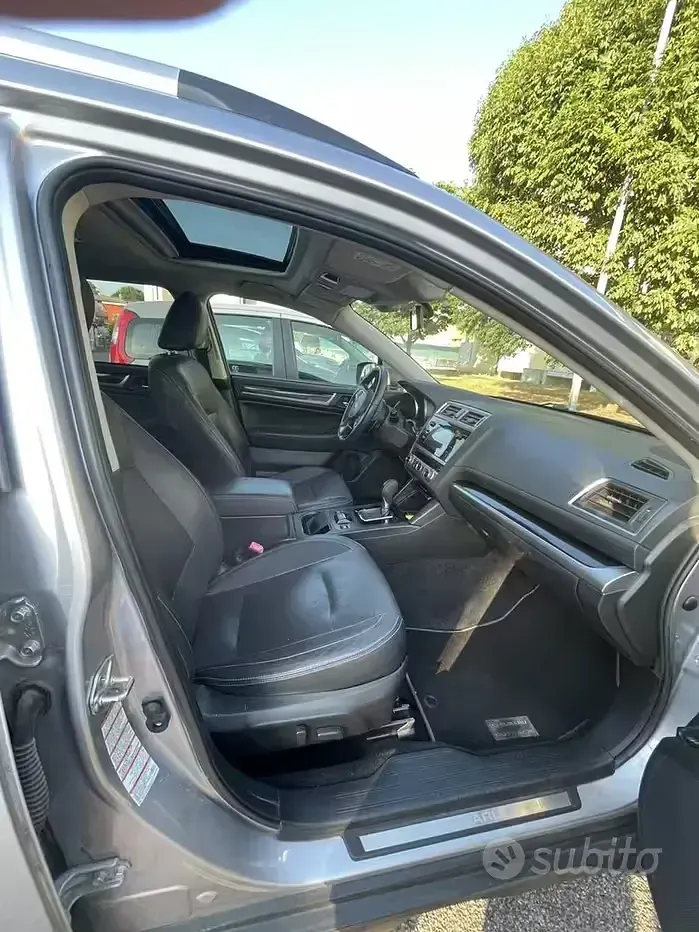 Usata Subaru Outback 150 CV (110 kW) 2016 Grigio Station wagon