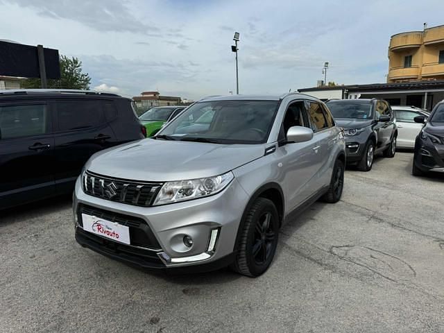 Argento(met.) Usata 2020 Suzuki Vitara SUV | 16.490 € (Buon prezzo) - Immagine 1/4