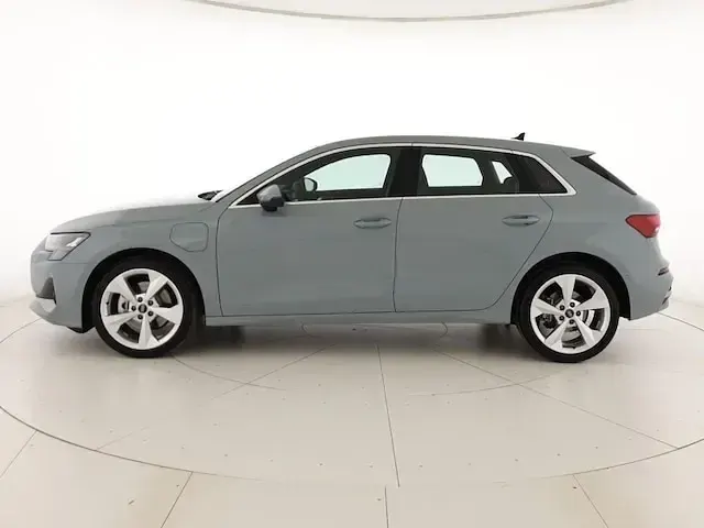 Usata Audi A3 Advanced 204 CV (150 kW) 2025 Grigio freccia perla Berlina