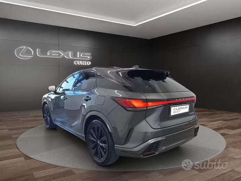 Usata Lexus RX500h Sport Line 272 CV (200 kW) 2023 Sonic grey SUV