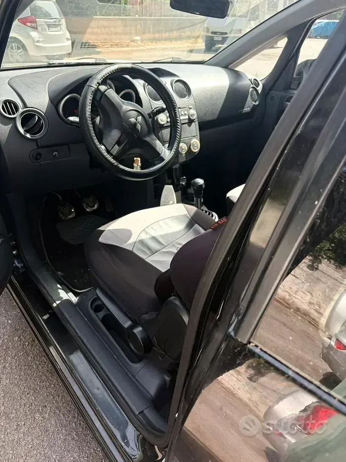 Usata Mitsubishi Colt 95 CV (69 kW) 2006 Nero Berlina