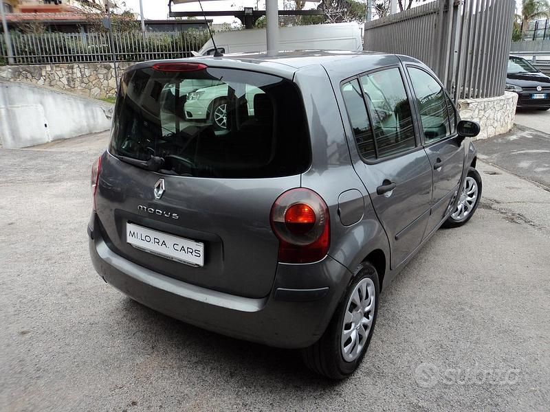 Usata Renault Modus Initiale 85 CV (62 kW) 2007 Grigio Monovolume