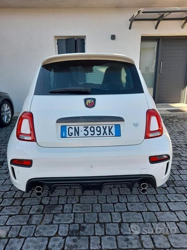 Usata Abarth 695 180 CV (132 kW) 2023 Bianco Utilitaria