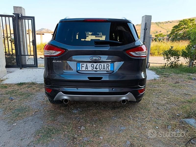 Usata Ford Kuga 179 CV (131 kW) 2015 Grigio SUV