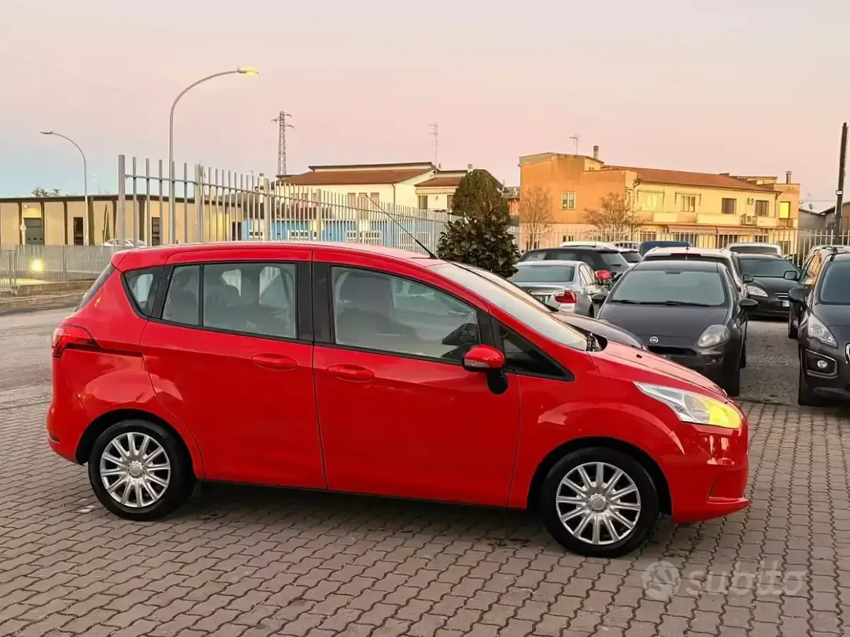 Usata Ford B-MAX Titanium 87 CV (63 kW) 2017 Rosso Monovolume