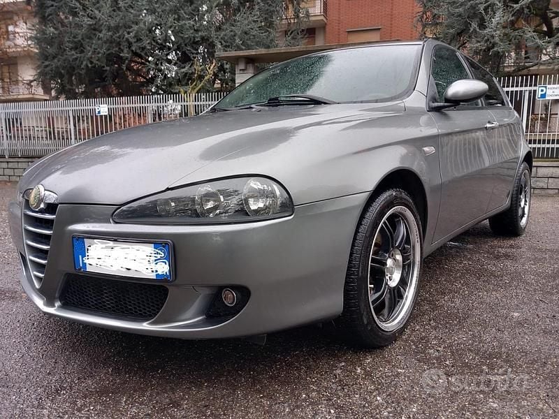 Usata Alfa Romeo 147 Exclusive 116 CV (85 kW) 2005 Grigio Utilitaria