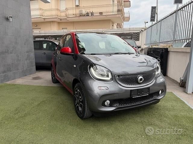 Usata Smart ForFour 89 CV (65 kW) 2019 Grigio Utilitaria