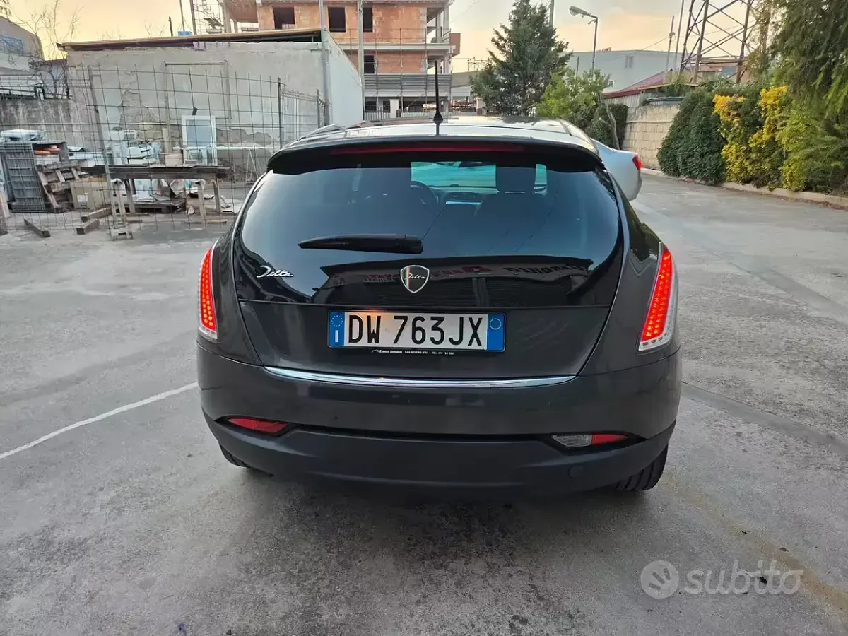 Usata Lancia Delta 120 CV (88 kW) 2009 Grigio Utilitaria