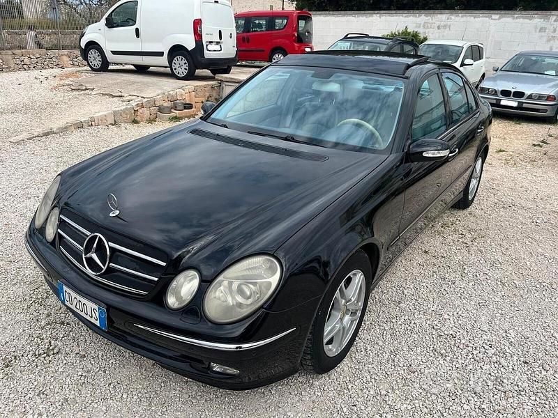Usata Mercedes E320 Avantgarde 204 CV (150 kW) 2002 Nero Berlina