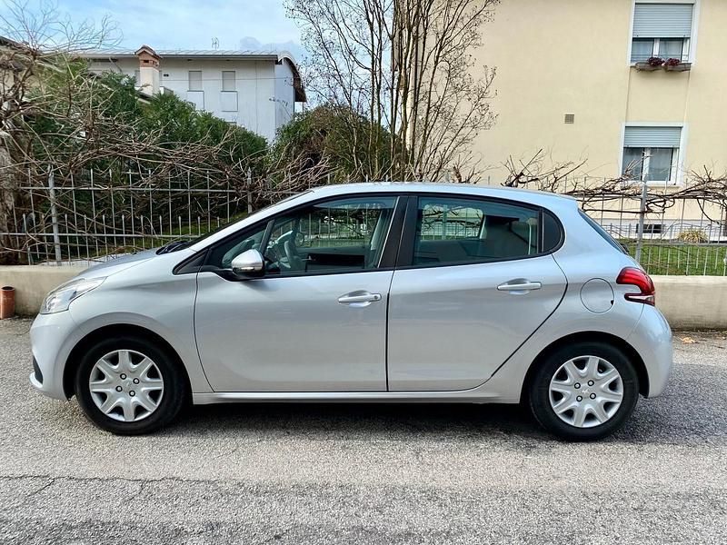 Usata Peugeot 208 Active 82 CV (60 kW) 2018 Grigio Utilitaria