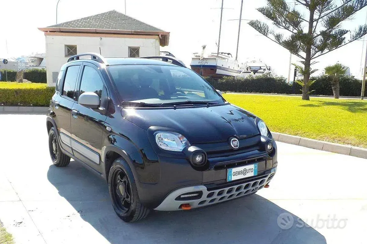 Usata Fiat Panda Cross Cross 70 CV (51 kW) 2024 Nero Utilitaria