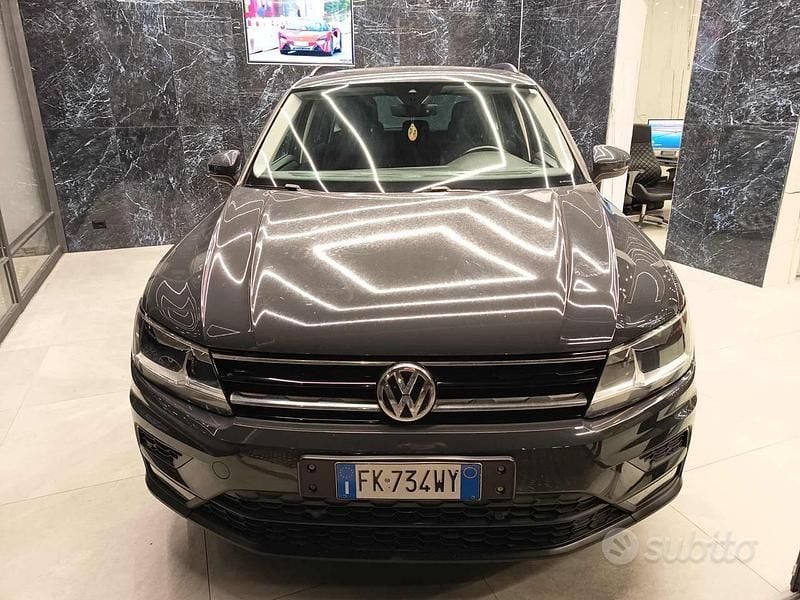 Grigio scuro Usata 2017 VW Tiguan Style SUV | 13.999 € (Super prezzo) - Immagine 1/4