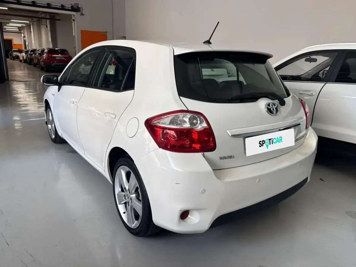 Usata Toyota Auris Hybrid Executive 136 CV (100 kW) 2011 Bianco Berlina