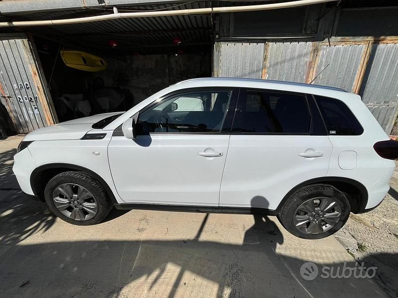 Usata Suzuki Vitara 75 CV (55 kW) 2022 Bianco Berlina