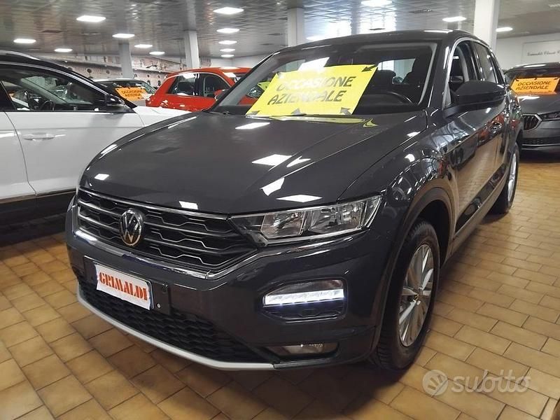 Usata VW T-Roc Business 110 CV (80 kW) 2020 Urano grey / pastello SUV