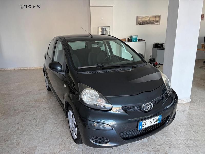 Usata Toyota Aygo Sol 68 CV (50 kW) 2011 Grigio Utilitaria