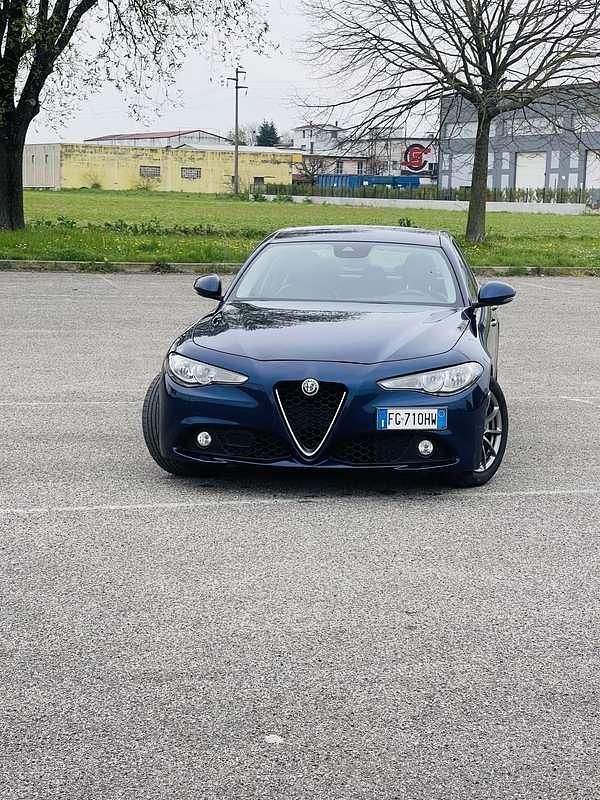 Usata Alfa Romeo Giulia Super 150 CV (110 kW) 2017 Blu/azzurro Berlina