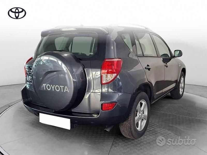 Usata Toyota RAV4 Sol 136 CV (100 kW) 2006 Grigio SUV