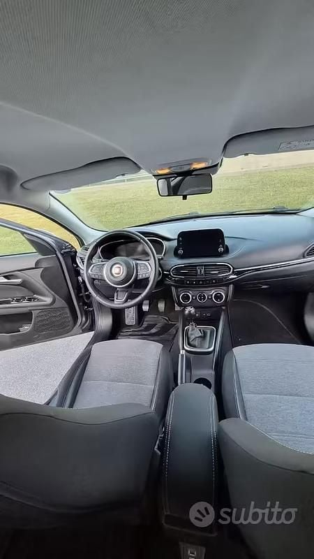 Usata Fiat Tipo Cross 131 CV (96 kW) 2022 Berlina
