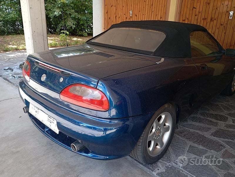 Usata MG F 120 CV (88 kW) 1999 Blu Cabrio