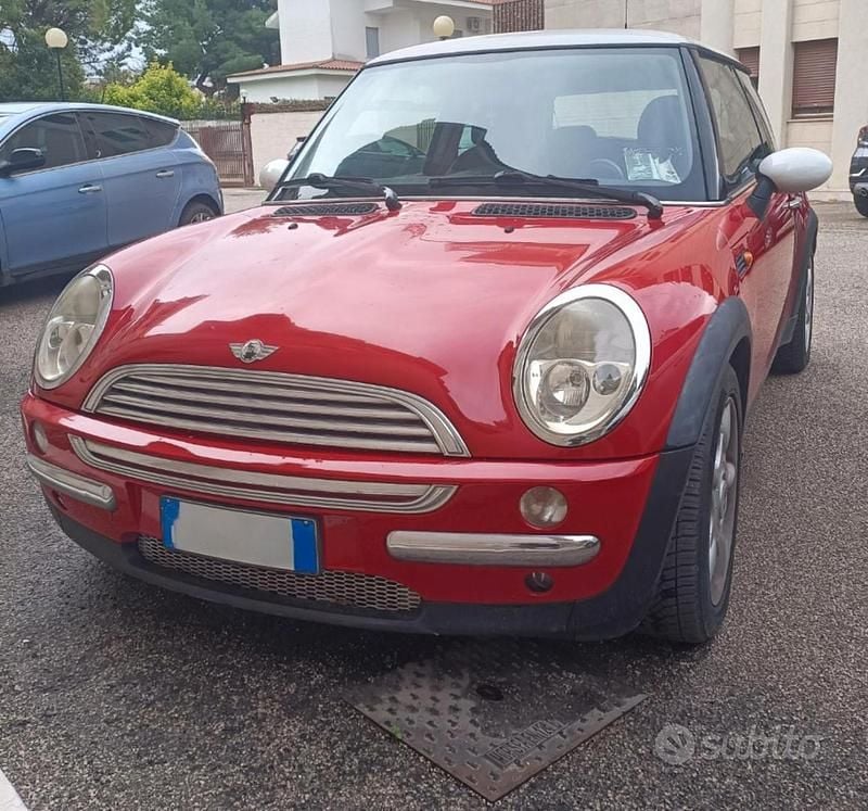 Begagnad Mini Cooper 116 HK (85 kW) 2002 Röd Halvkombi