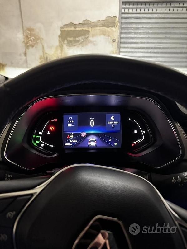 Usata Renault Captur Intens 101 CV (74 kW) 2021 Grigio SUV