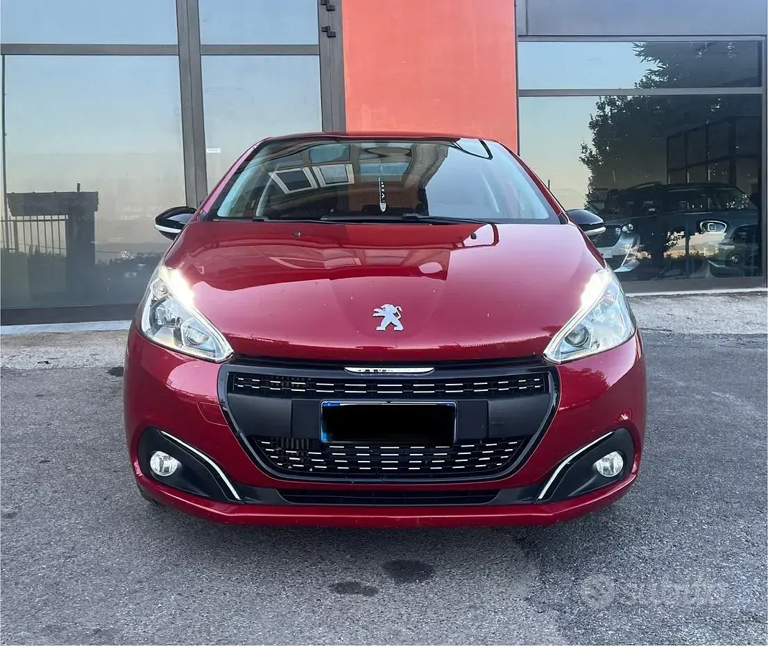 Usata Peugeot 208 Allure 75 CV (55 kW) 2018 Rosso Utilitaria
