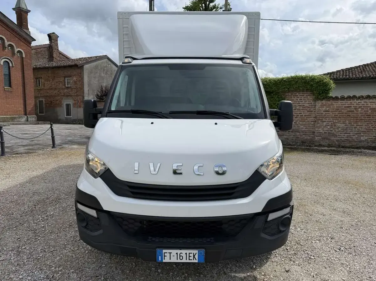Usata Iveco 35.12 116 CV (85 kW) 2018 Bianco Furgone