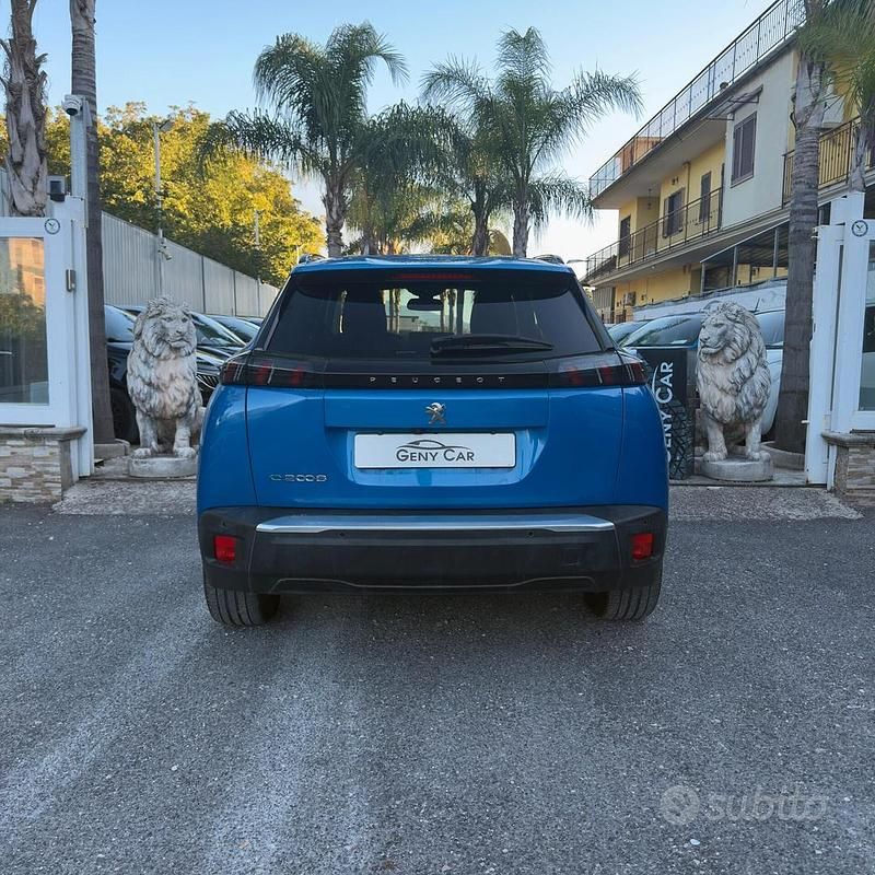 Usata Peugeot 2008 Allure 100 kW (136 CV) 2022 Blu SUV