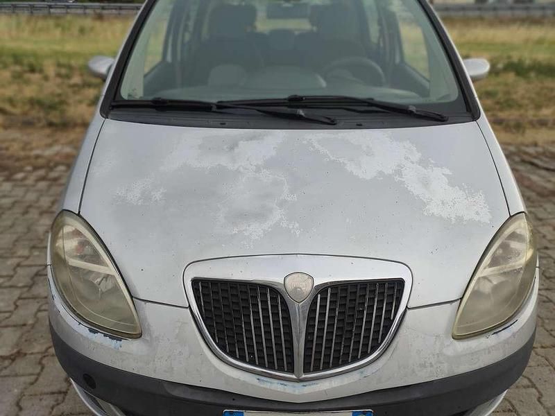 Usata Lancia Musa 95 CV (69 kW) 2007 Argento Monovolume