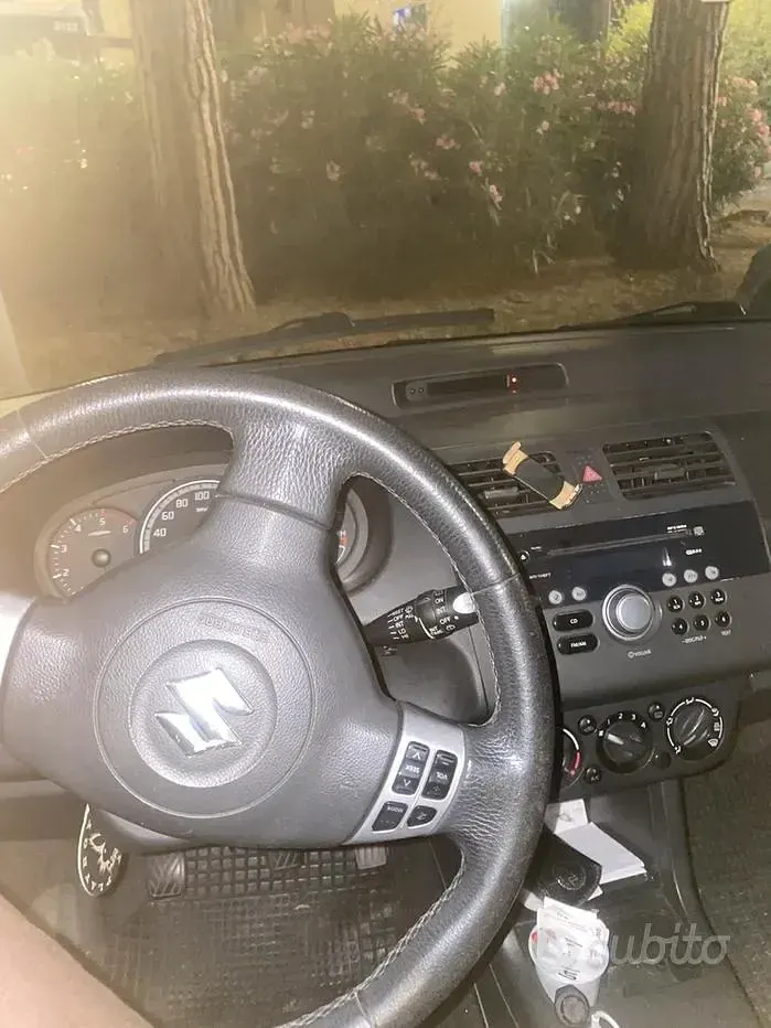 Usata Suzuki Swift 75 CV (55 kW) 2010 Bianco Utilitaria