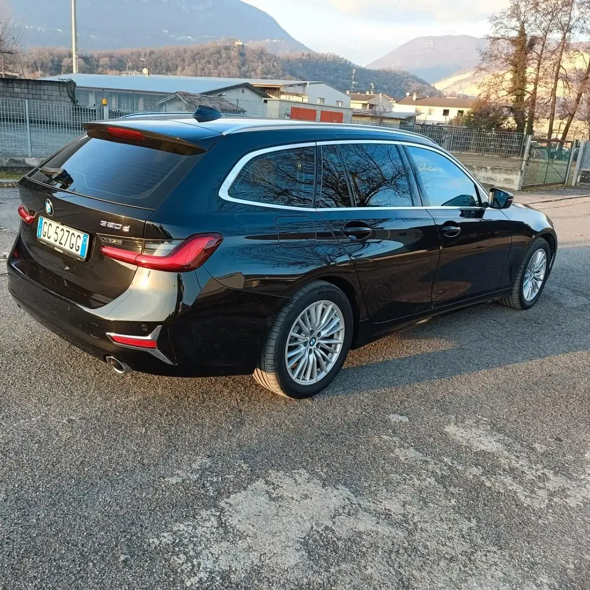 Usata BMW 320e Luxury Line 190 CV (139 kW) 2020 Nero Station wagon