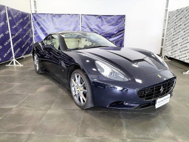 Usata Ferrari California 460 CV (338 kW) 2011 Blu metallizzato Cabrio