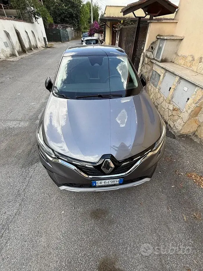 Usata Renault Captur 101 CV (74 kW) 2023 Grigio SUV