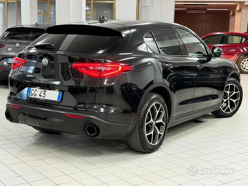Usata Alfa Romeo Stelvio Sprint 201 CV (147 kW) 2021 Nero SUV