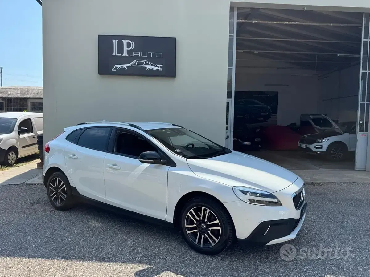 Usata Volvo V40 CC Plus 120 CV (88 kW) 2017 Bianco Station wagon