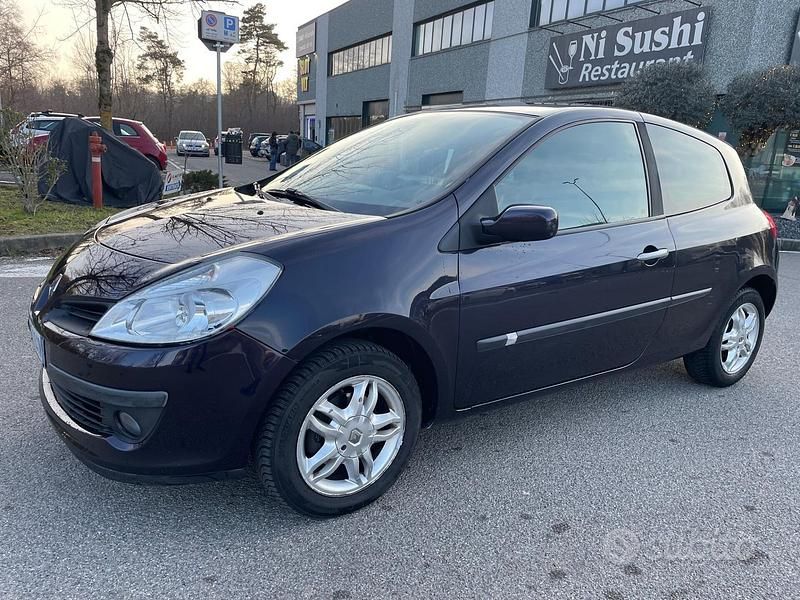 Usata Renault Clio II Dynamique 75 CV (55 kW) 2006 Blu Berlina