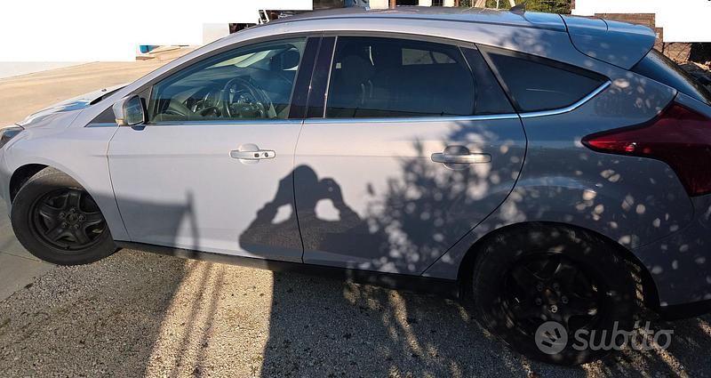 Begagnad Ford Focus 115 HK (84 kW) 2011 Grå Sedan