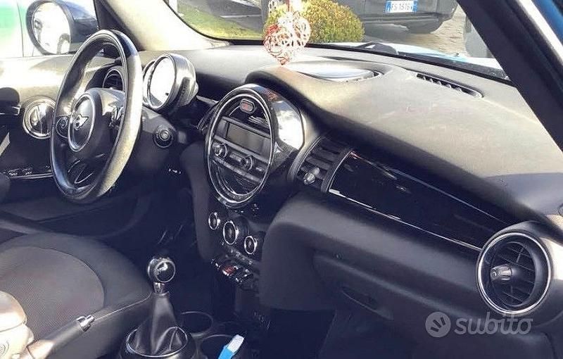 Usata Mini Cooper D Business 116 CV (85 kW) 2017 Blu Utilitaria