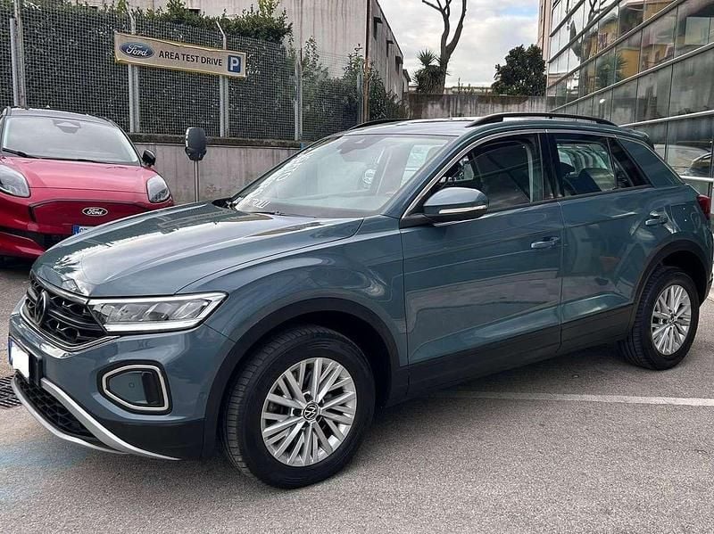 Usata VW T-Roc Life 150 CV (110 kW) 2022 Petroleum blue SUV