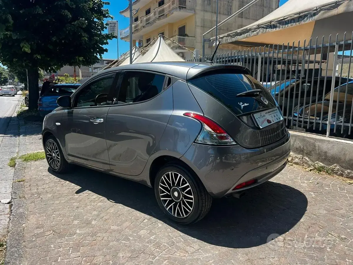 Usata Lancia Ypsilon S 95 CV (69 kW) 2017 Grigio Utilitaria
