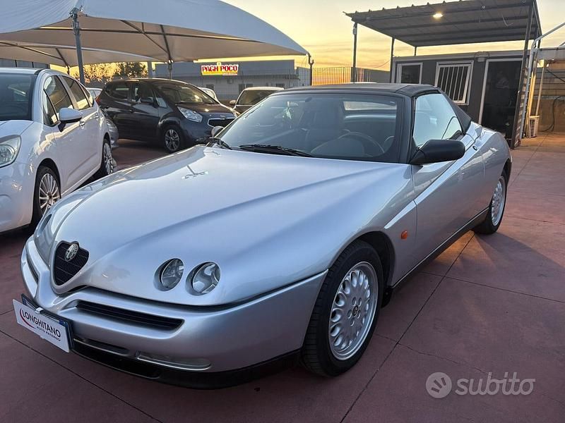Usata Alfa Romeo Spider 149 CV (109 kW) 1999 Grigio Cabrio