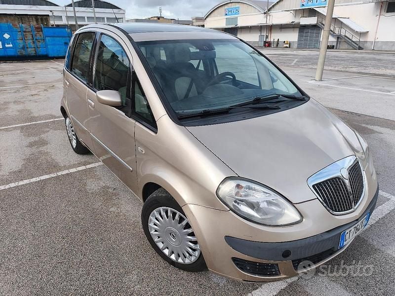 Usata 2005 Lancia Musa Monovolume | 1499 € (Ottimo prezzo) - Immagine 1/4