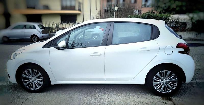 Usata Peugeot 208 Active 75 CV (55 kW) 2017 Bianco Utilitaria