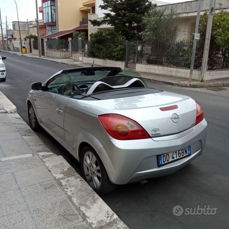 Usata Opel Tigra 69 CV (50 kW) 2006 Cabrio