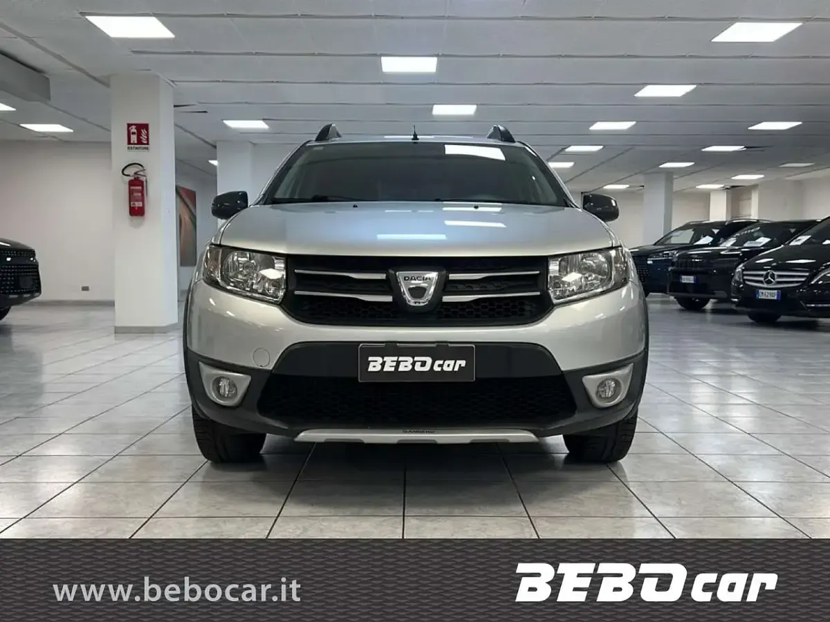 Usata Dacia Sandero Lauréate 90 CV (66 kW) 2014 Argento Berlina