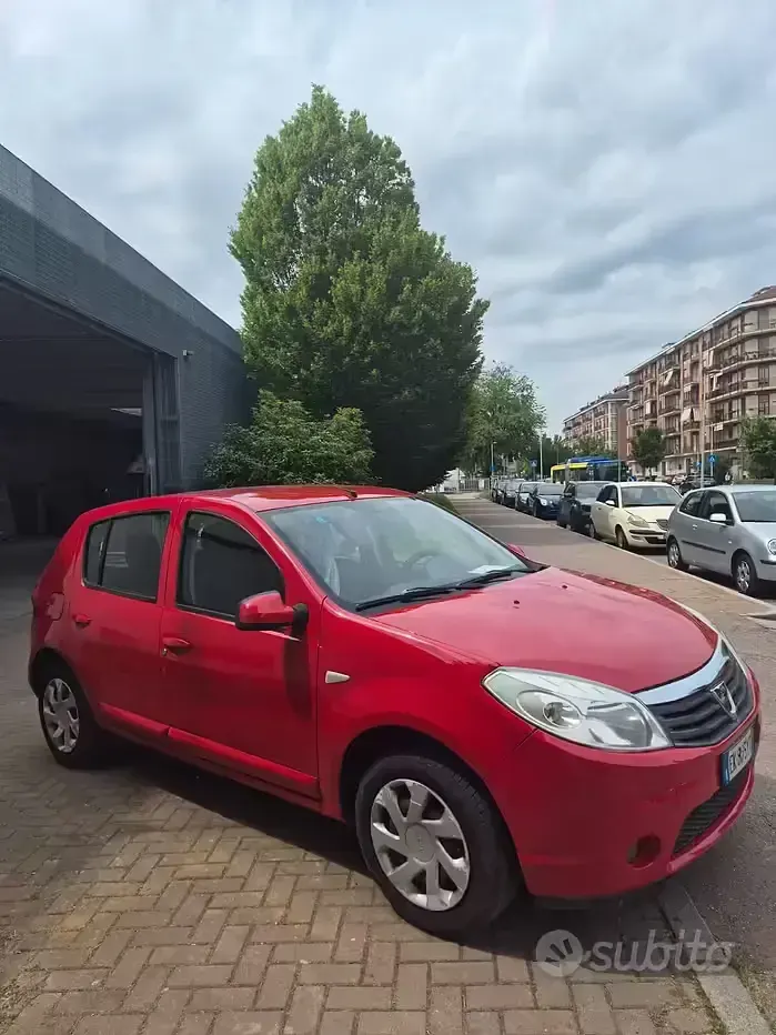 Brugt Dacia Sandero Ambiance 75 HK (55 kW) 2012 Rød Sedan