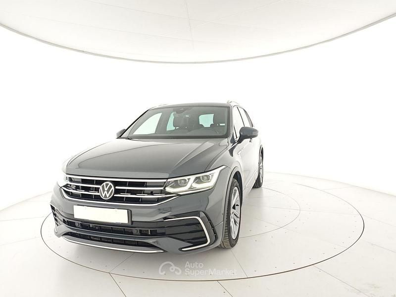 Usata VW Tiguan R-line 150 CV (110 kW) 2023 Grigio scuro SUV