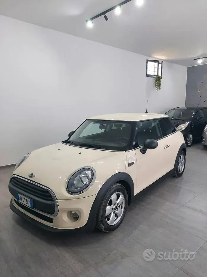 Begagnad Mini ONE 75 HK (55 kW) 2017 Halvkombi