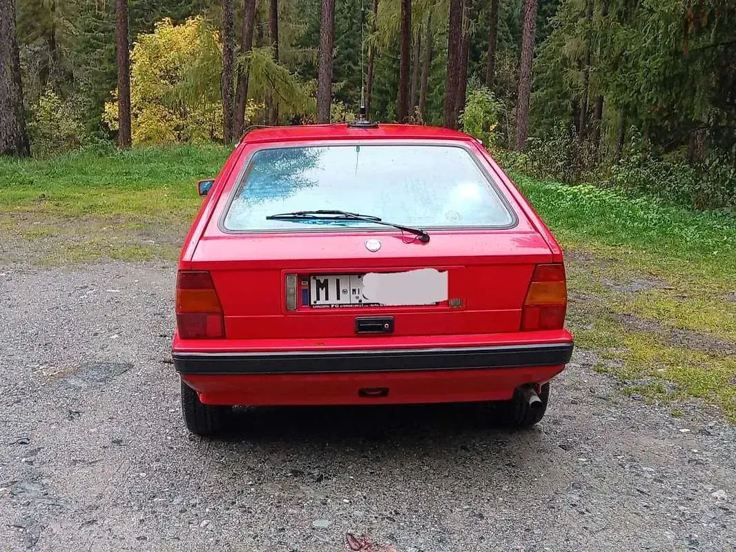 Usata Lancia Delta 90 CV (66 kW) 1993 Rosso Utilitaria